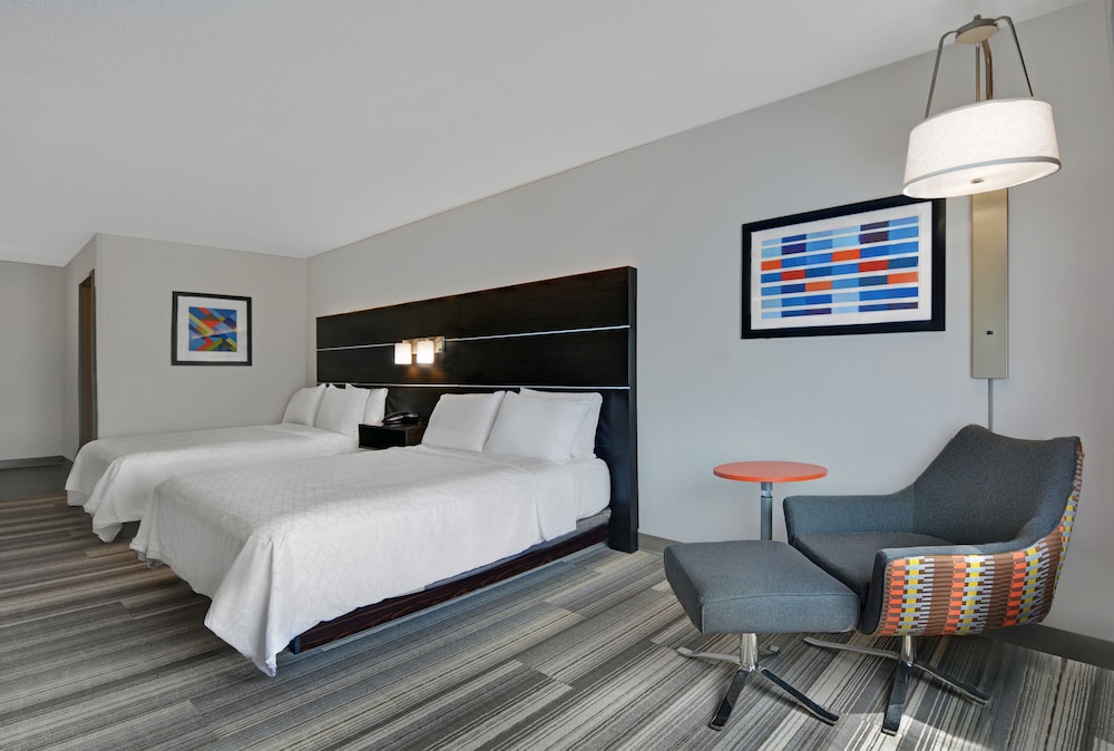Holiday Inn Express Suites Atmore North 16/48
