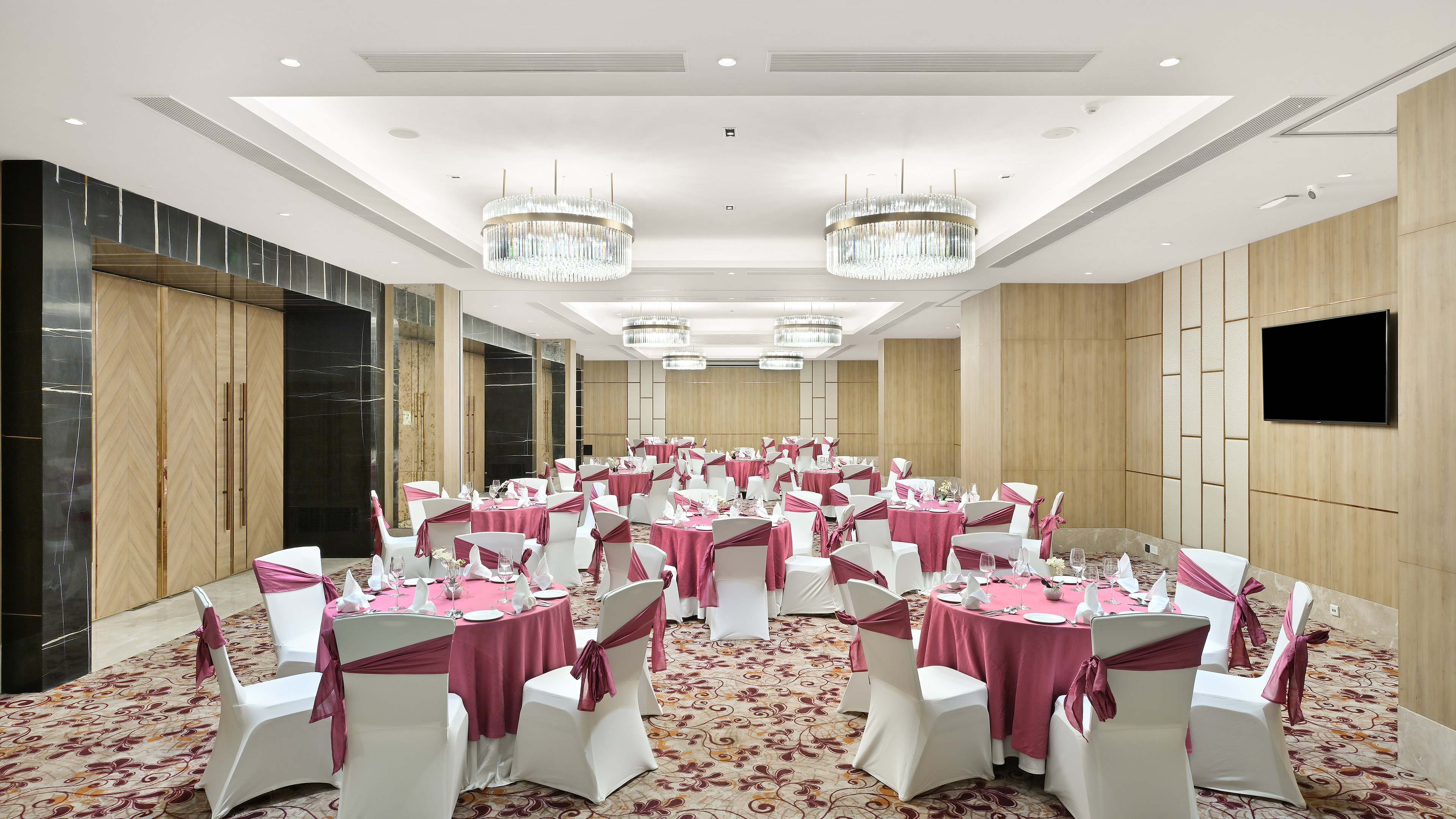 Holiday Inn Gurugram Sector 90 65/77