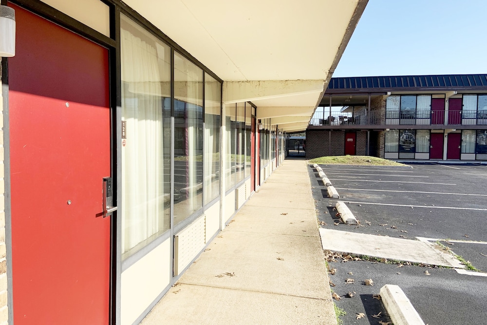 Paris Inn and Suites 38/40
