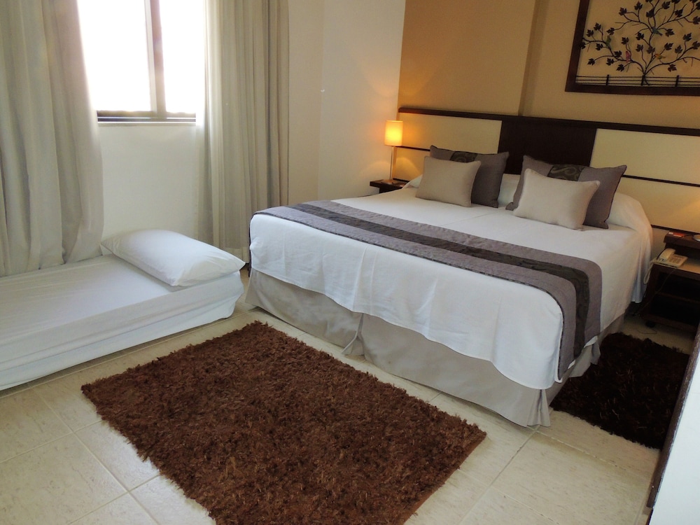 Mondrian Suite Hotel 29/82