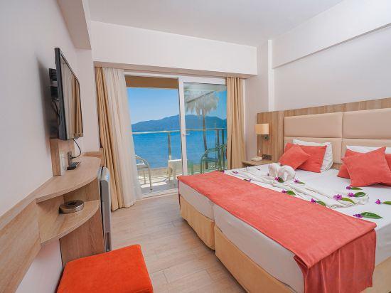 Room, Twin Beds, Lateral Side Sea View