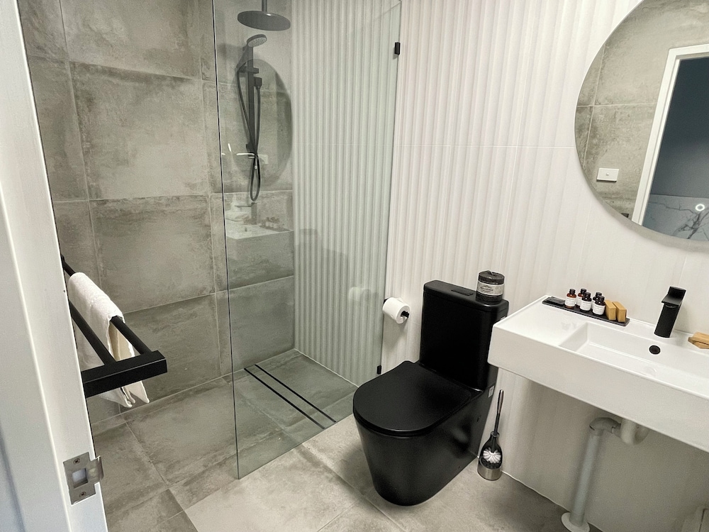 1 BEDROOM, DELUXE
