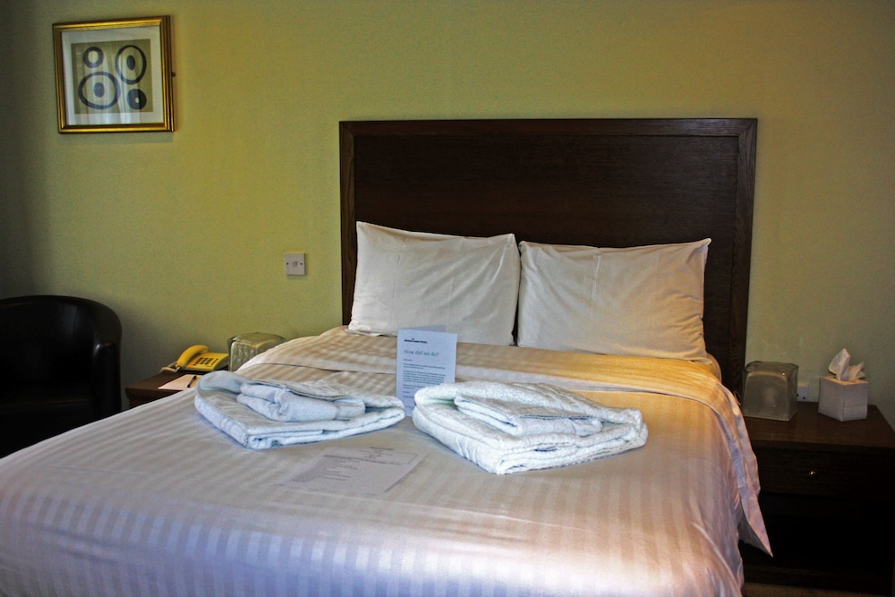MARSH FARM HOTEL 9/50