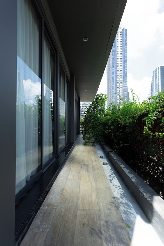 Ir-On Hotel 5/50