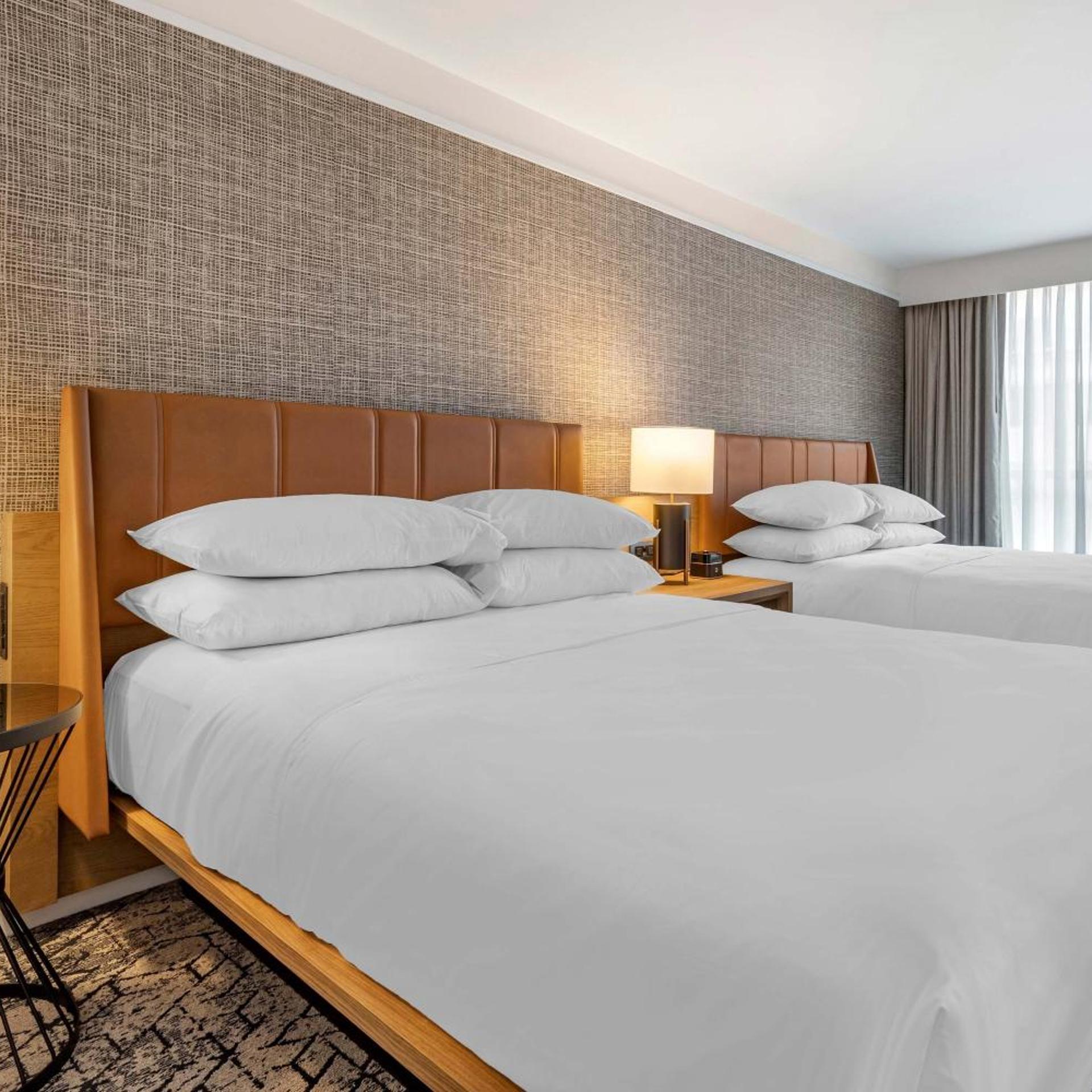 1 Bedroom, Suite, 2 Double Beds, City View, Sofa, Club Floor