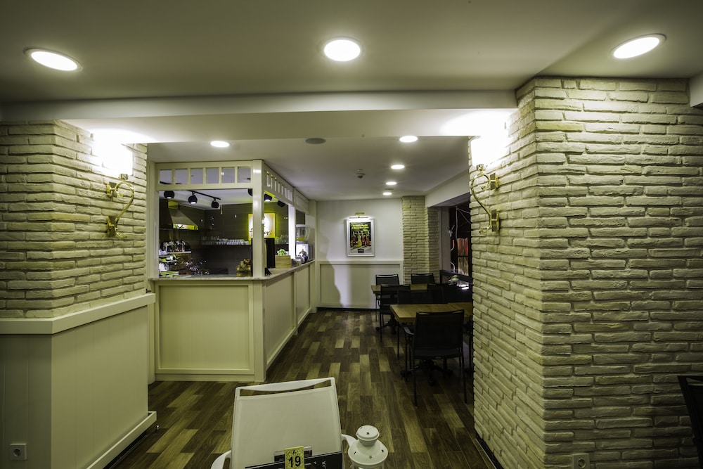 Phosphorion Hotel 2/46