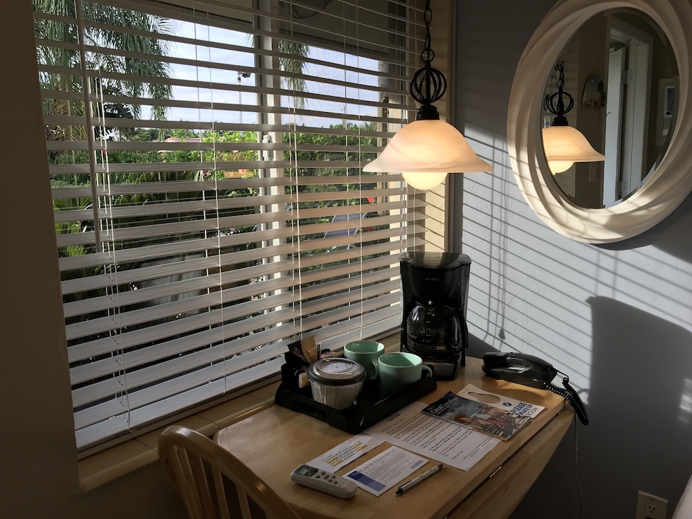 Casitas Coral Ridge formerly Estoril Paradise Inn 39/50