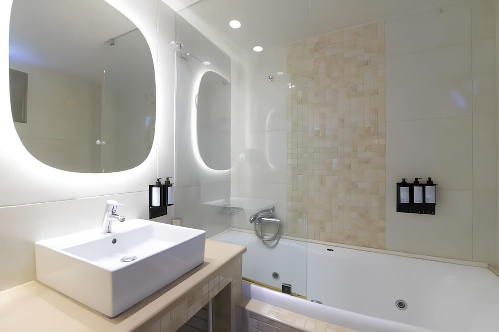 فيلا بسريرين كينج بإطلالة على البحر بغرفتي نوم مع أريكة بمسبح خاص، THE NOVERIAN Scenic Crete 5* Hilltop Villa Resort & Spa 3/6