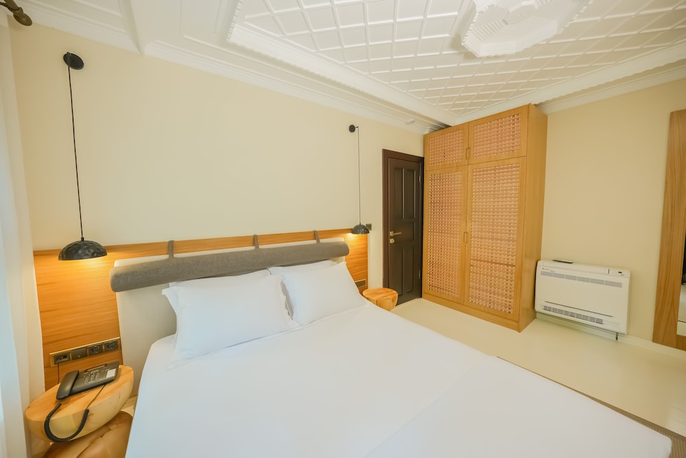 NUUP Hotel 11/56