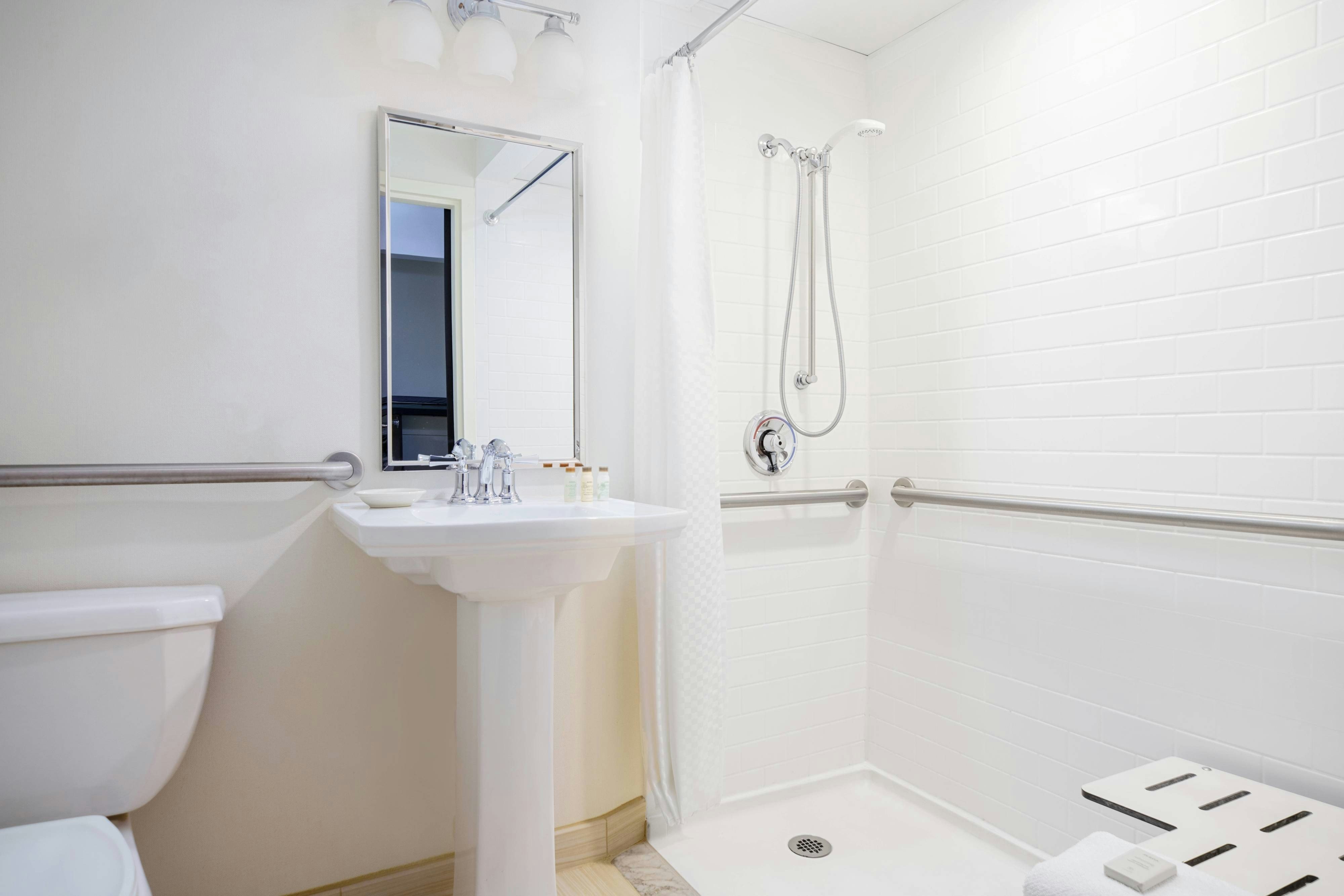 غرفة بسريرين كوين، Renaissance Asheville Downtown Hotel 2/2