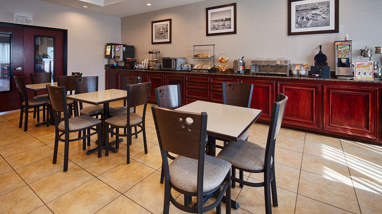 Best Western Lockhart Hotel & Suites 11/12
