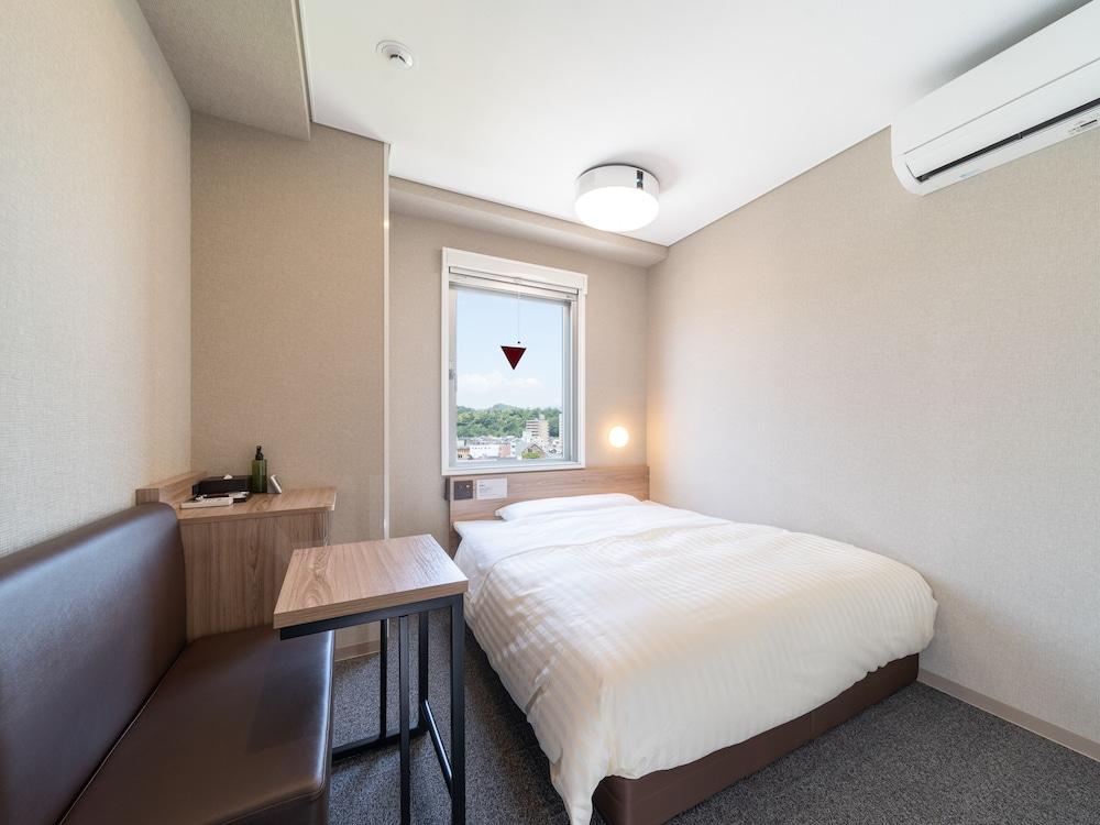 Adjoining, 2 Rooms