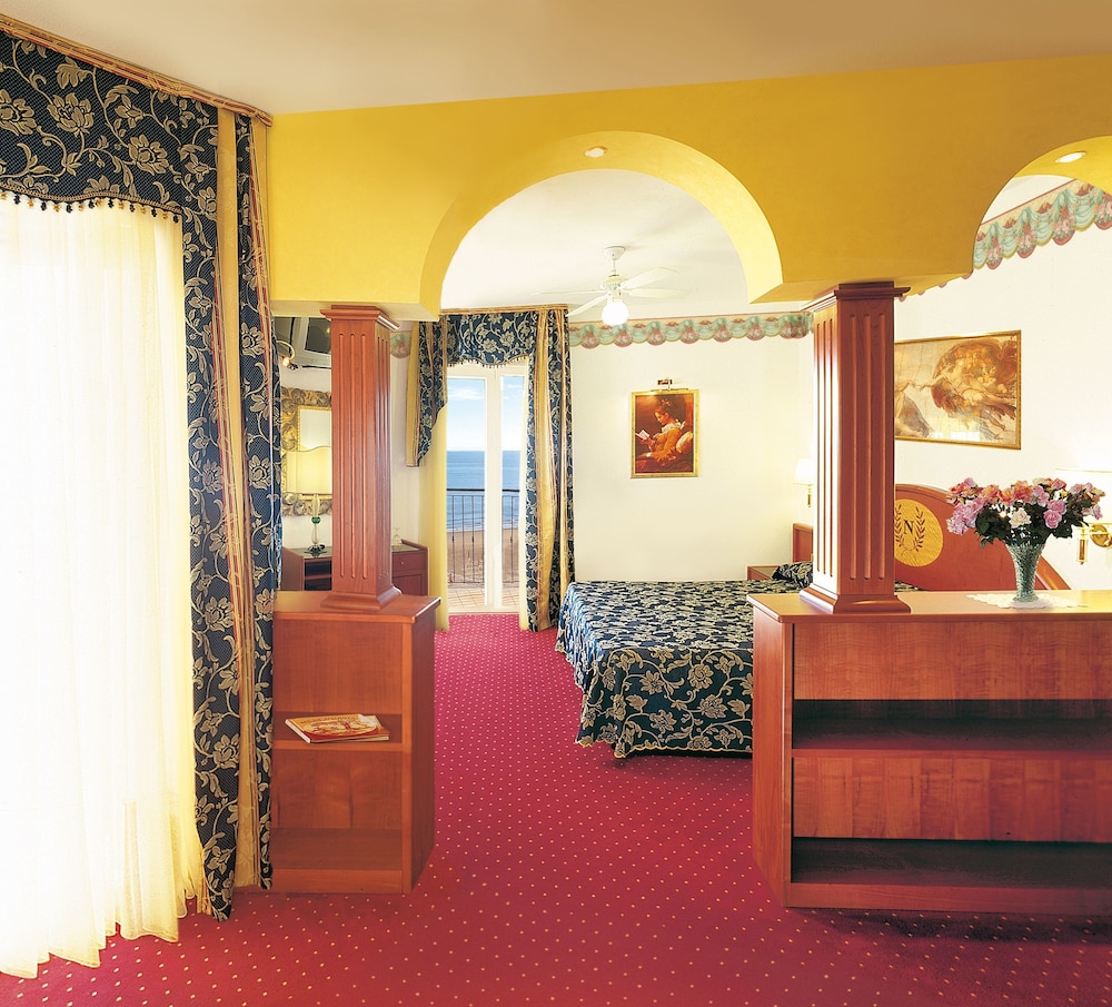 Hotel Napoleon 8/50