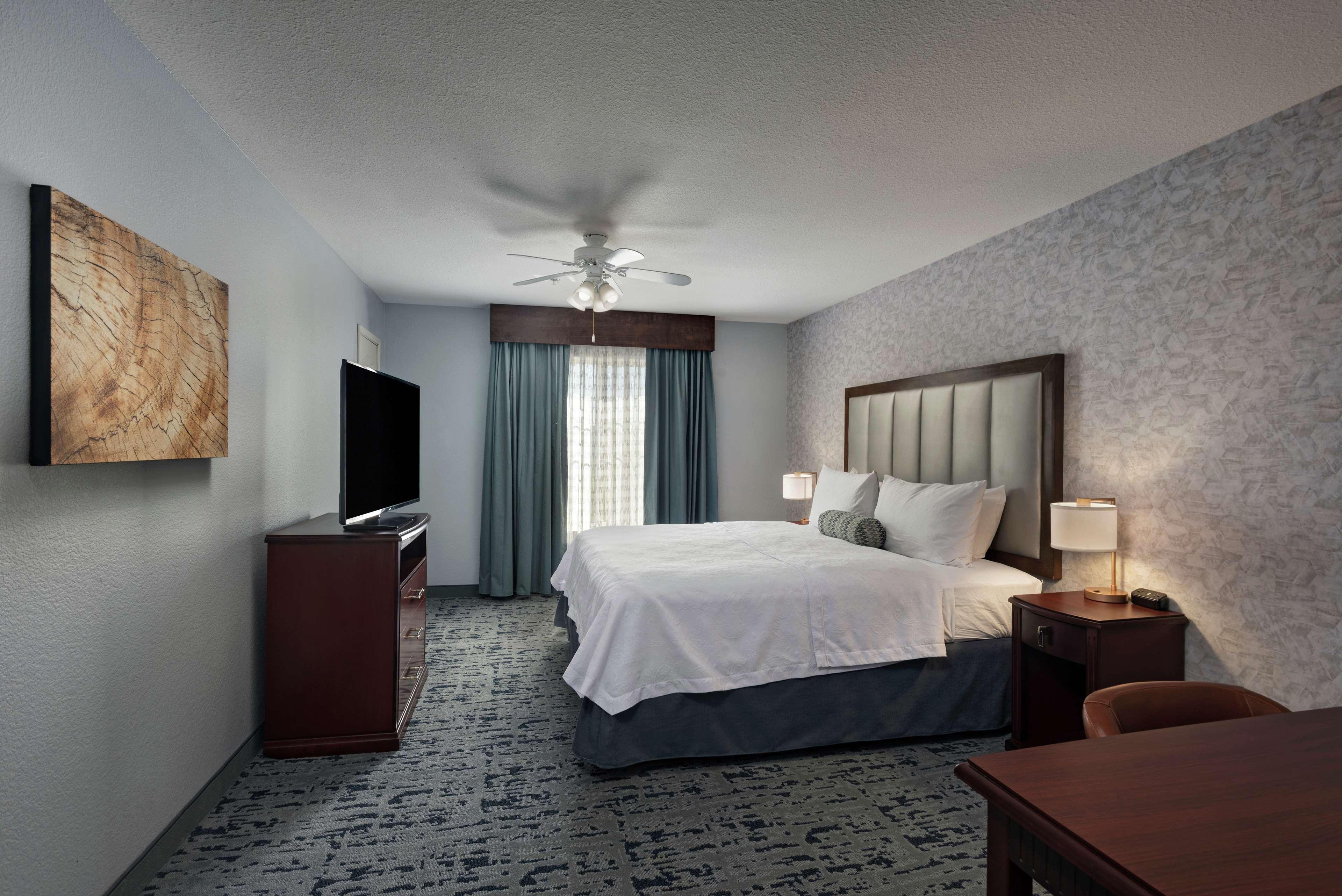 2 BEDROOMS, SUITE, KING BED, 2 QUEEN BEDS, 2 BATHROOMS