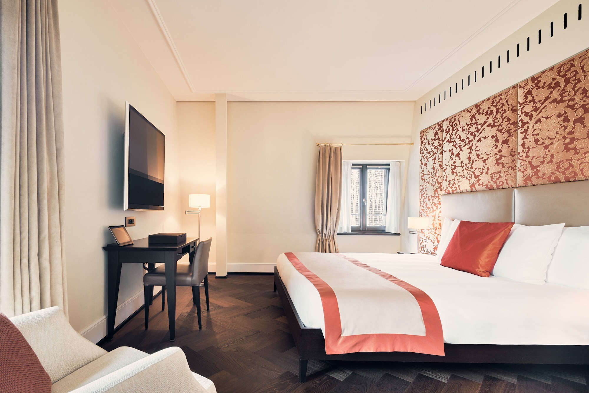 ROOF TOP, GRAND, PANORAMIC, SUITE, BUTLER, LIVING AREA, SAUNA