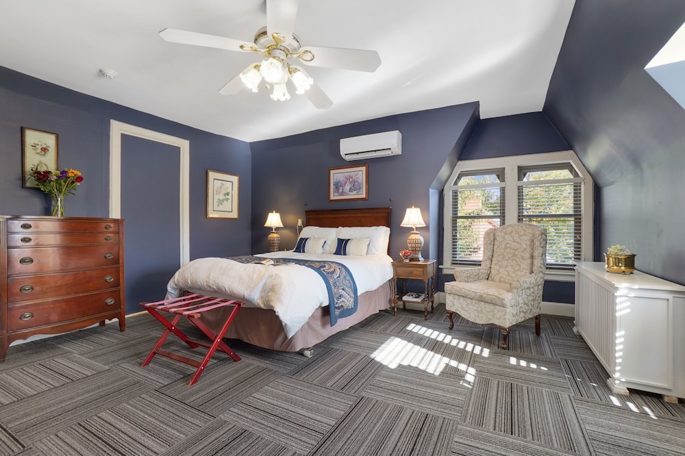 The Summit Debary Inn 22/44