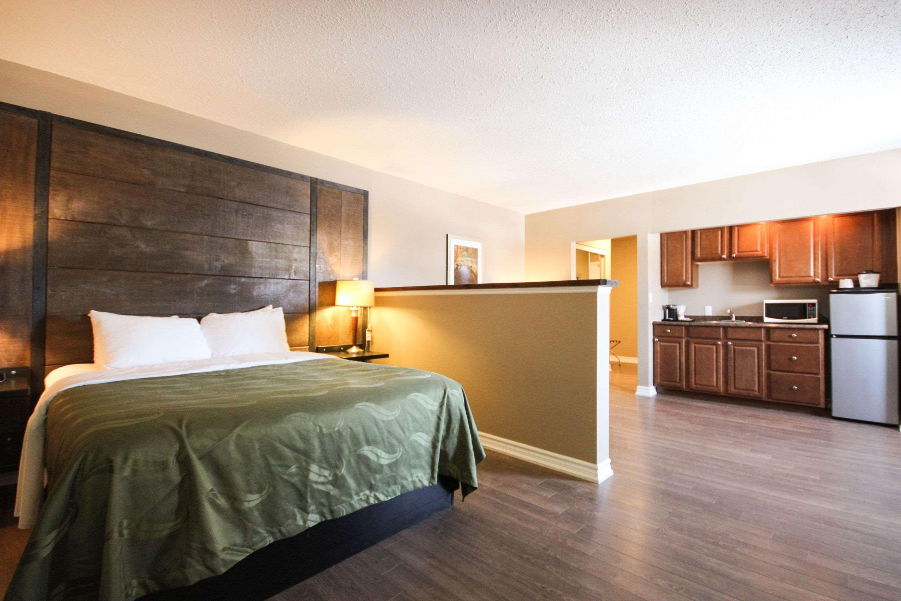 Efficiency, Suite, Queen Bed
