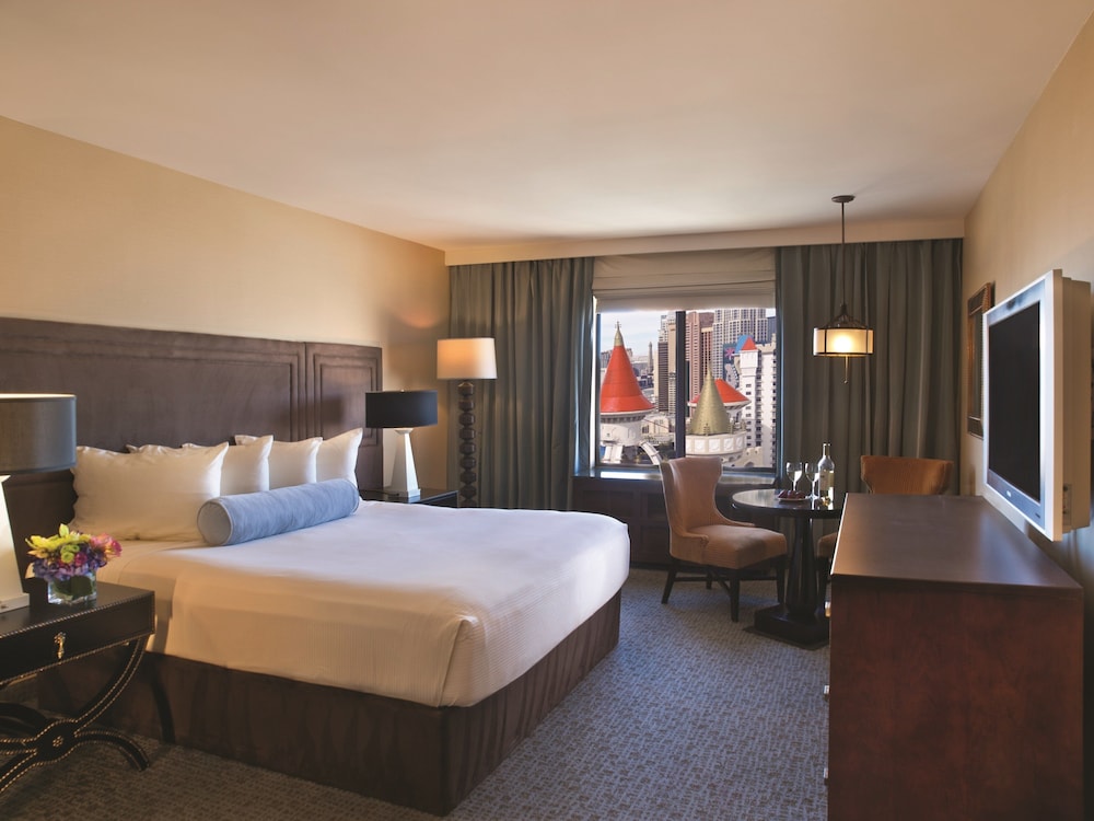 Renovated, Stay Well, King Bed, Resort Tower