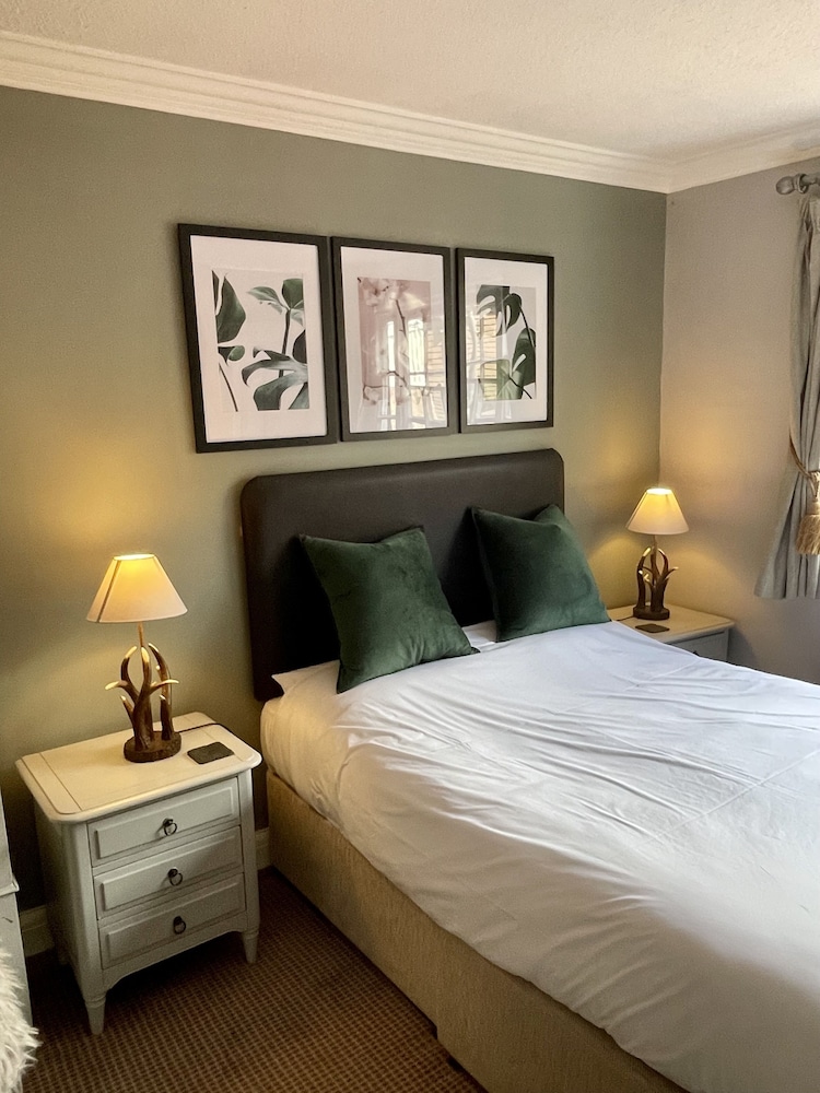 The Abbey Hotel 8/50