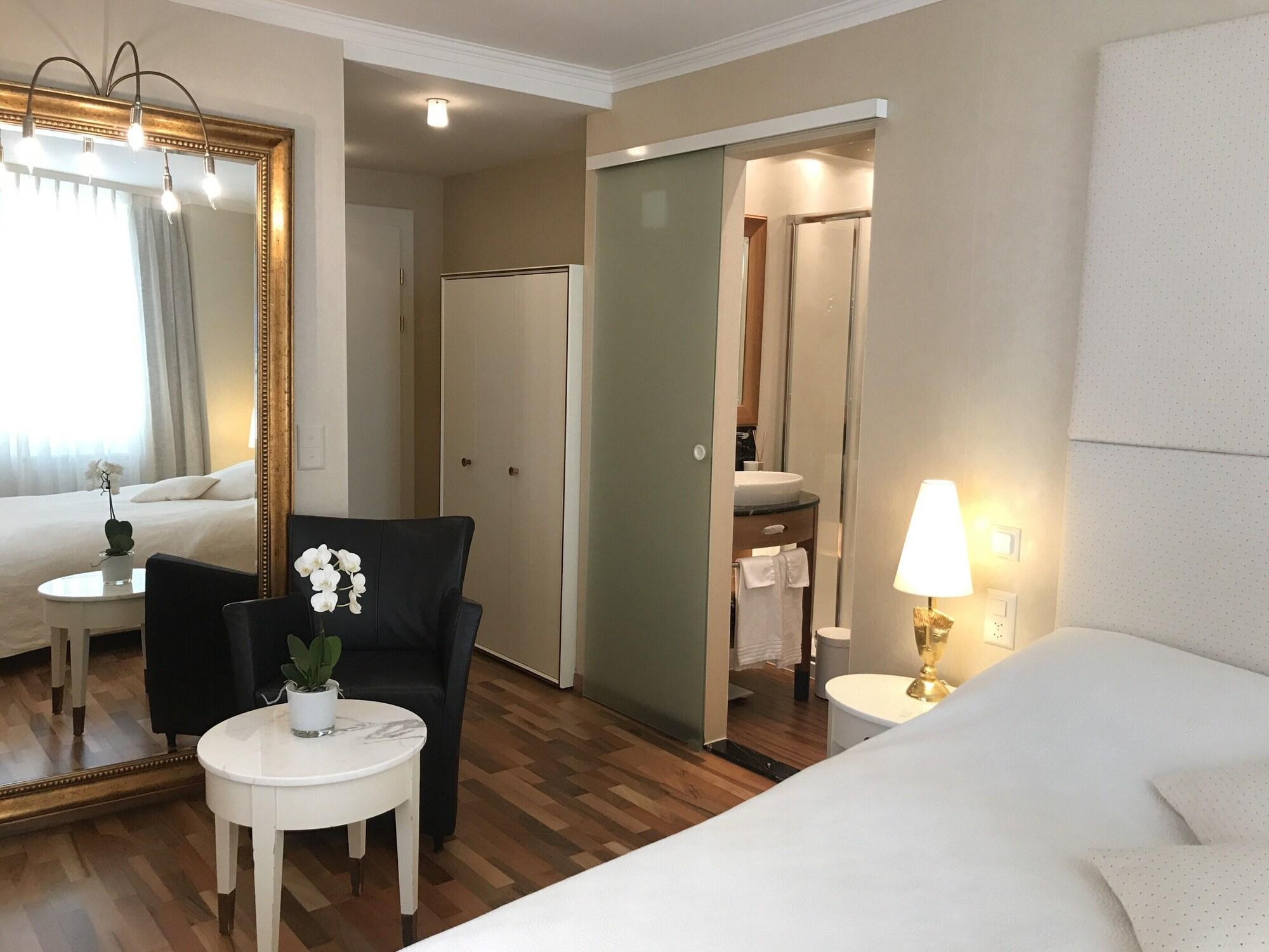 غرفة بسرير كوين بإطلالة على المدينة، Hotel des Balances 4/4
