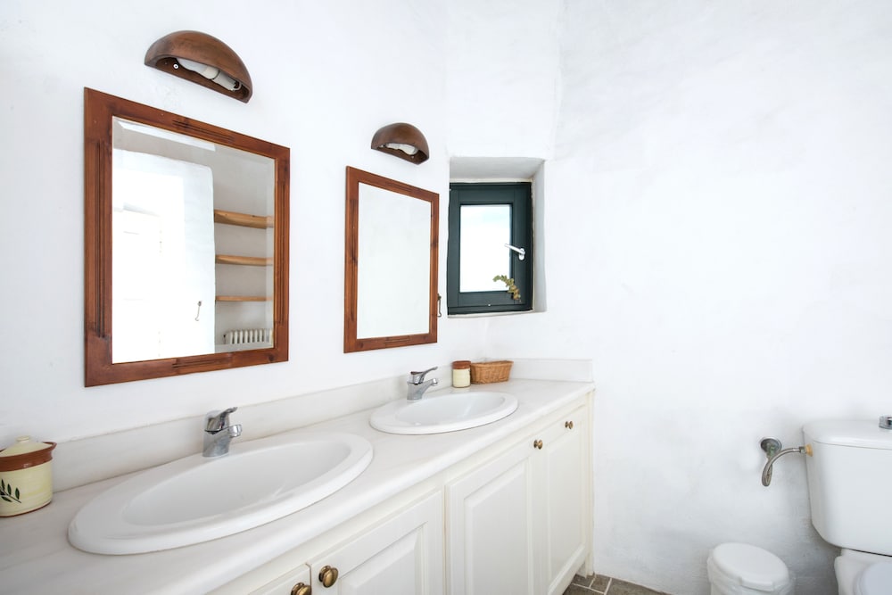 Villa Vrissi 29/31
