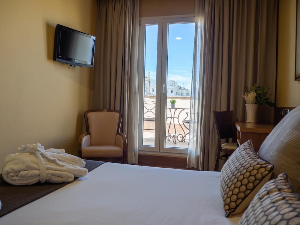 Sterling Hotel 15/34