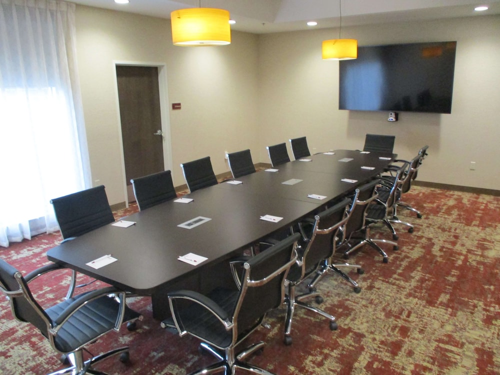 Best Western Plus Lakeview Hotel 40/48