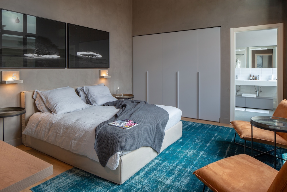 LOFT, EXECUTIVE