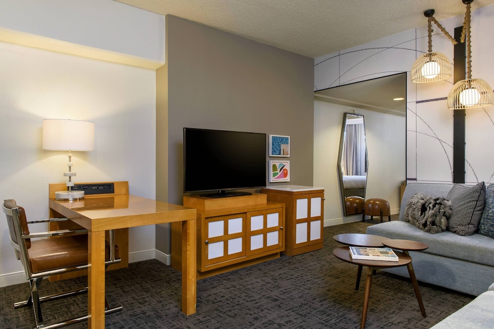 Renaissance Palm Springs 40/78