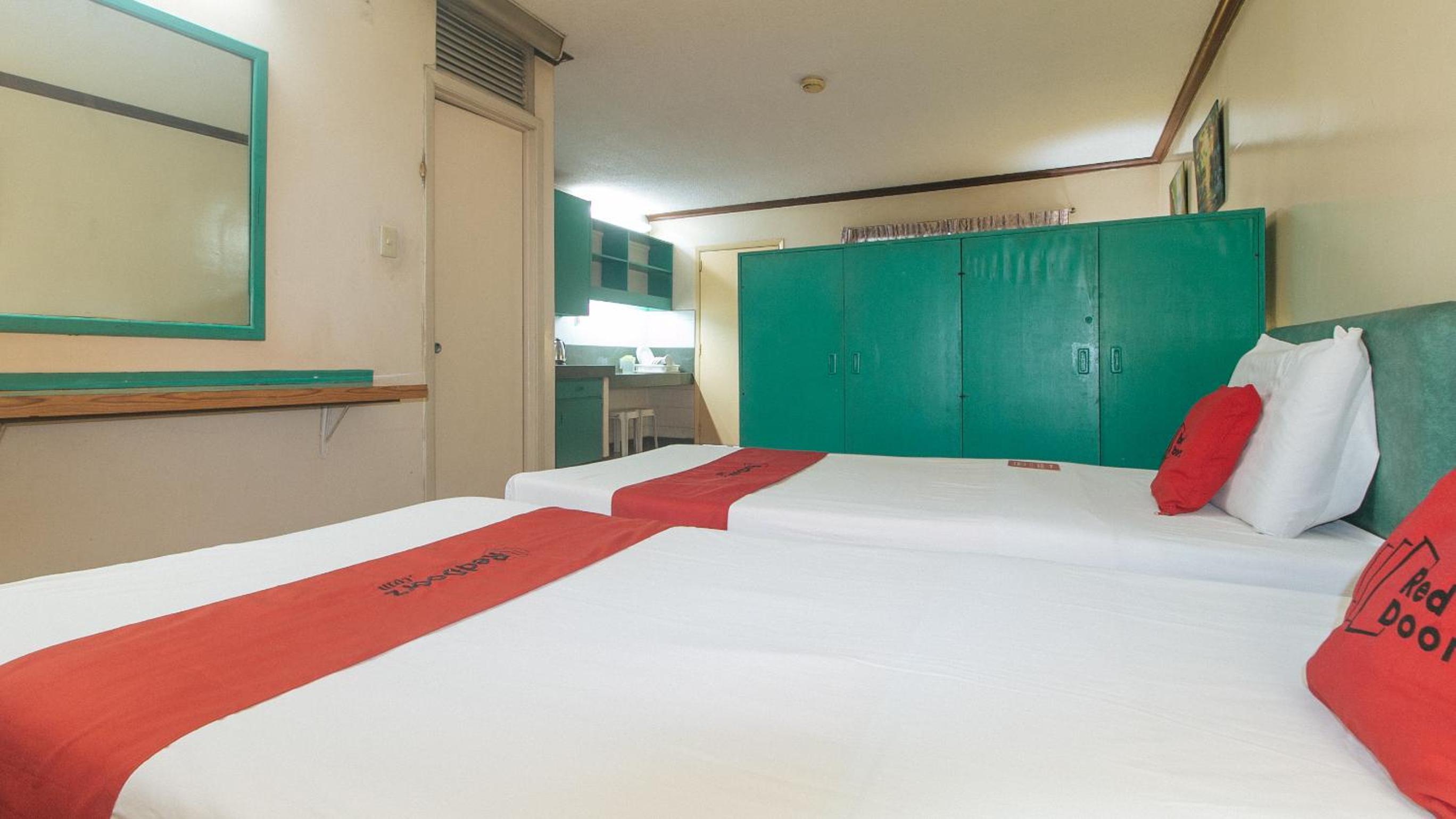BROADWAY COURT APARTELLE 10/45