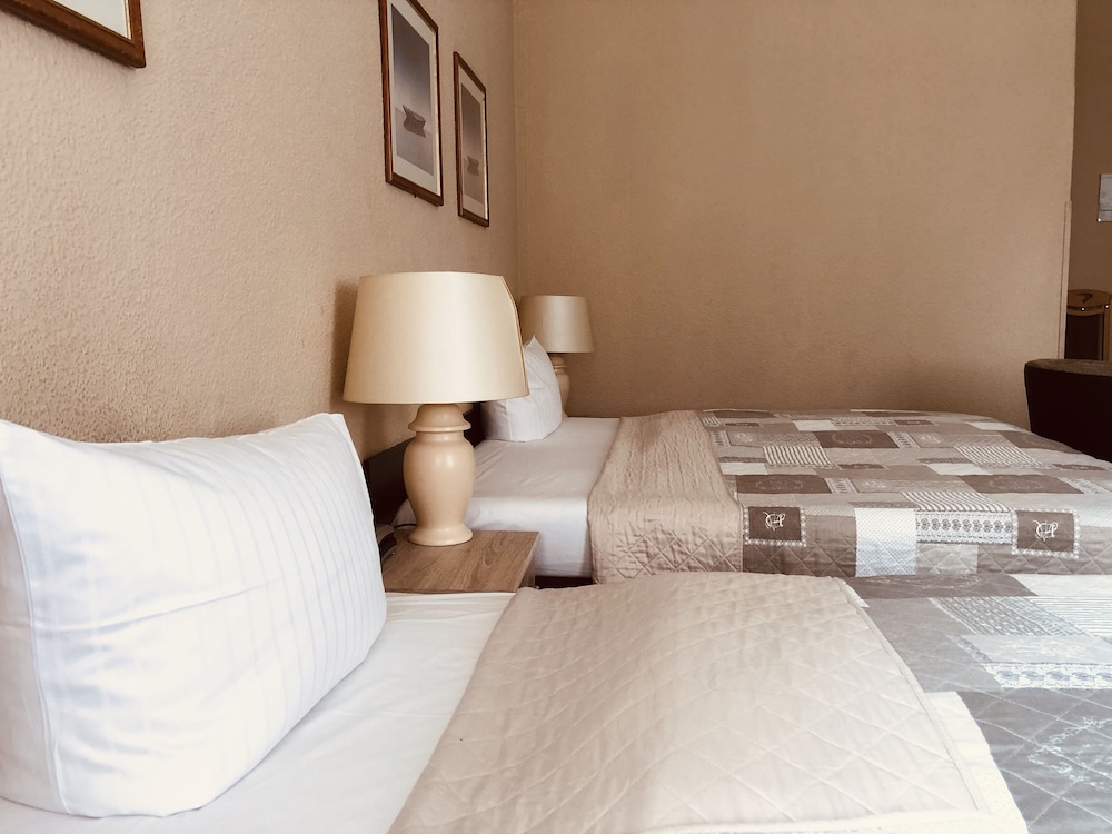Castell Hotel 18/49