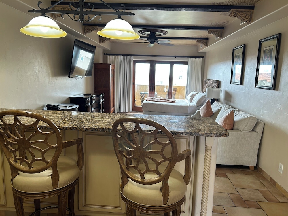 Ocean Lodge 5/41