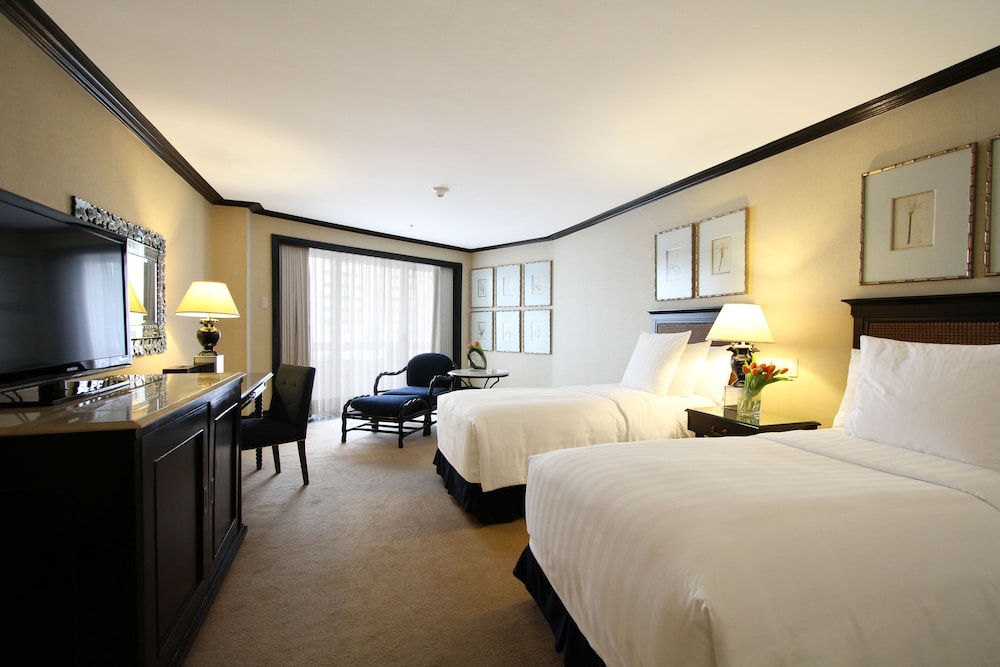 DELUXE, DOUBLE OR TWIN BED