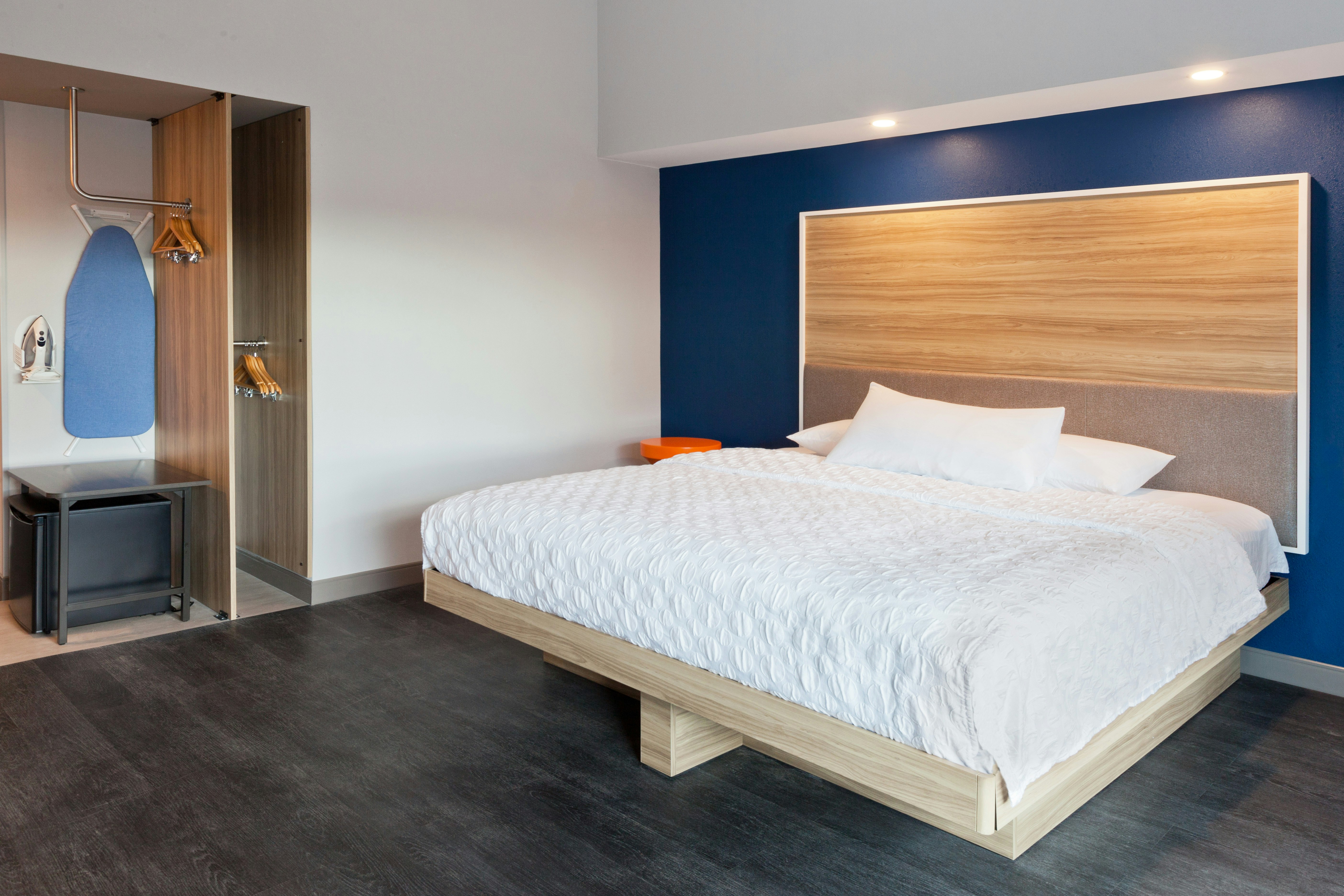 Room, King Bed, Bathtub, Accessible