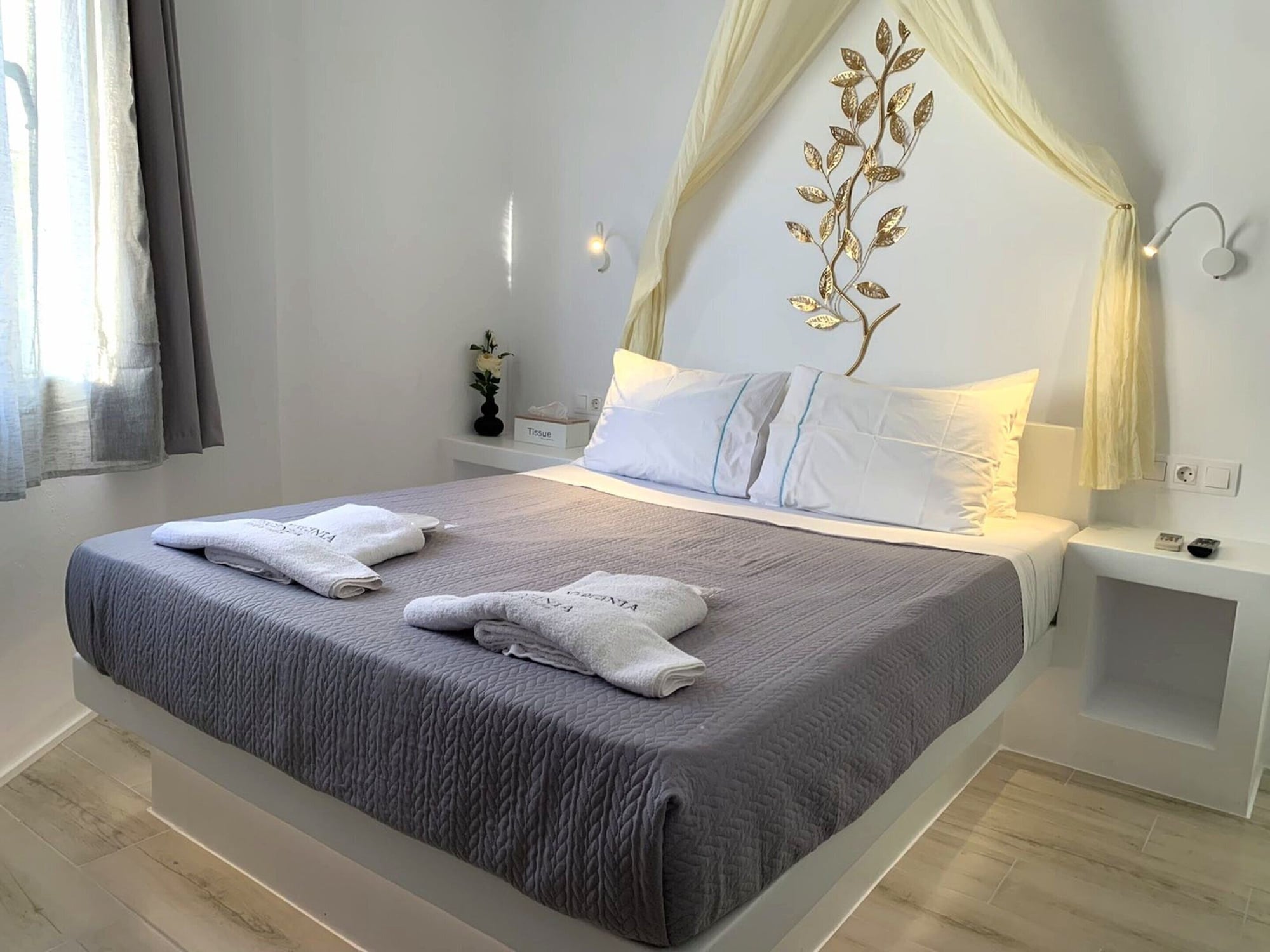 ROOM, DOUBLE BED