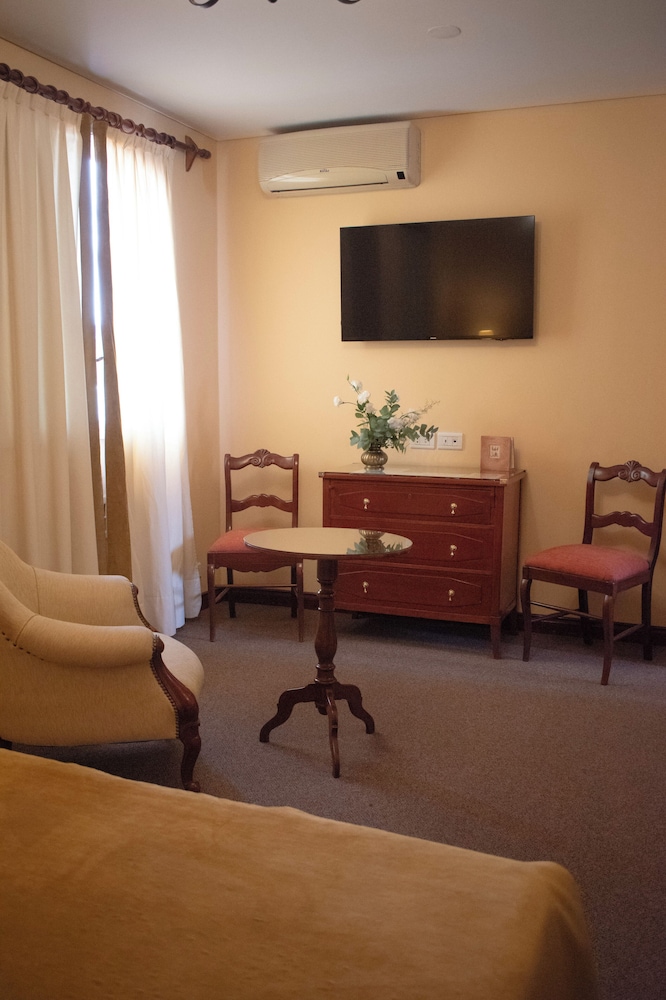 Salta Hotel 32/50