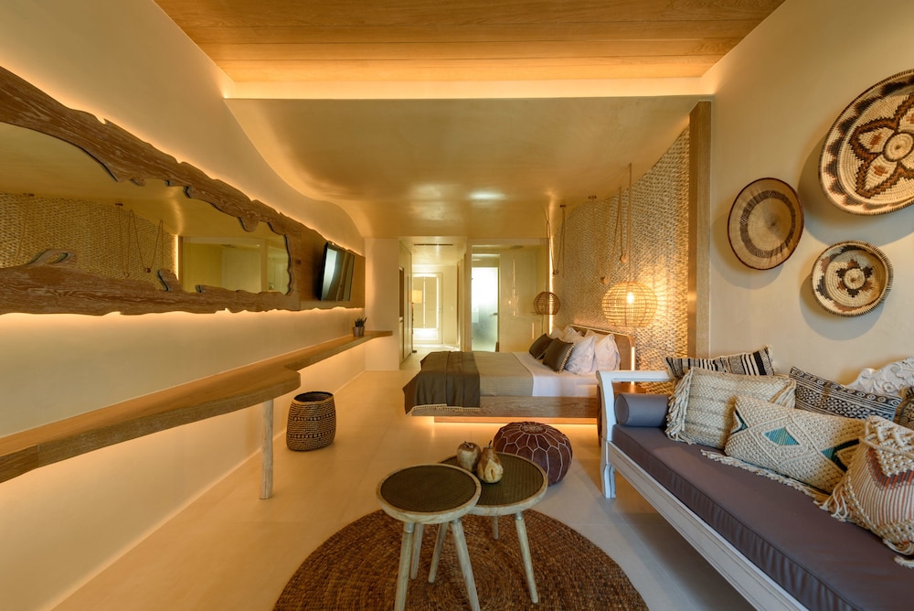 Divelia East Suites 40/48