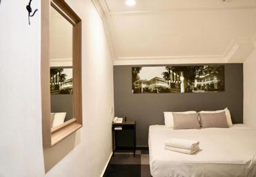 Deluxe, Double or Twin Bed, No Window