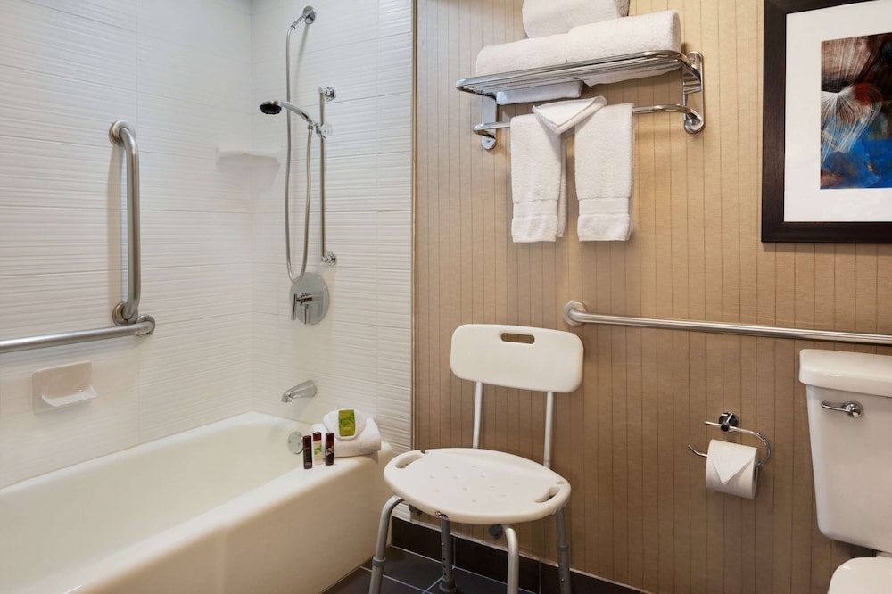 The Signature Suites 10/67