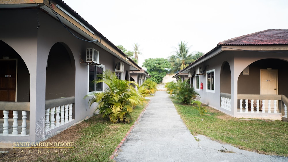 Sandy Garden Resort 8/40