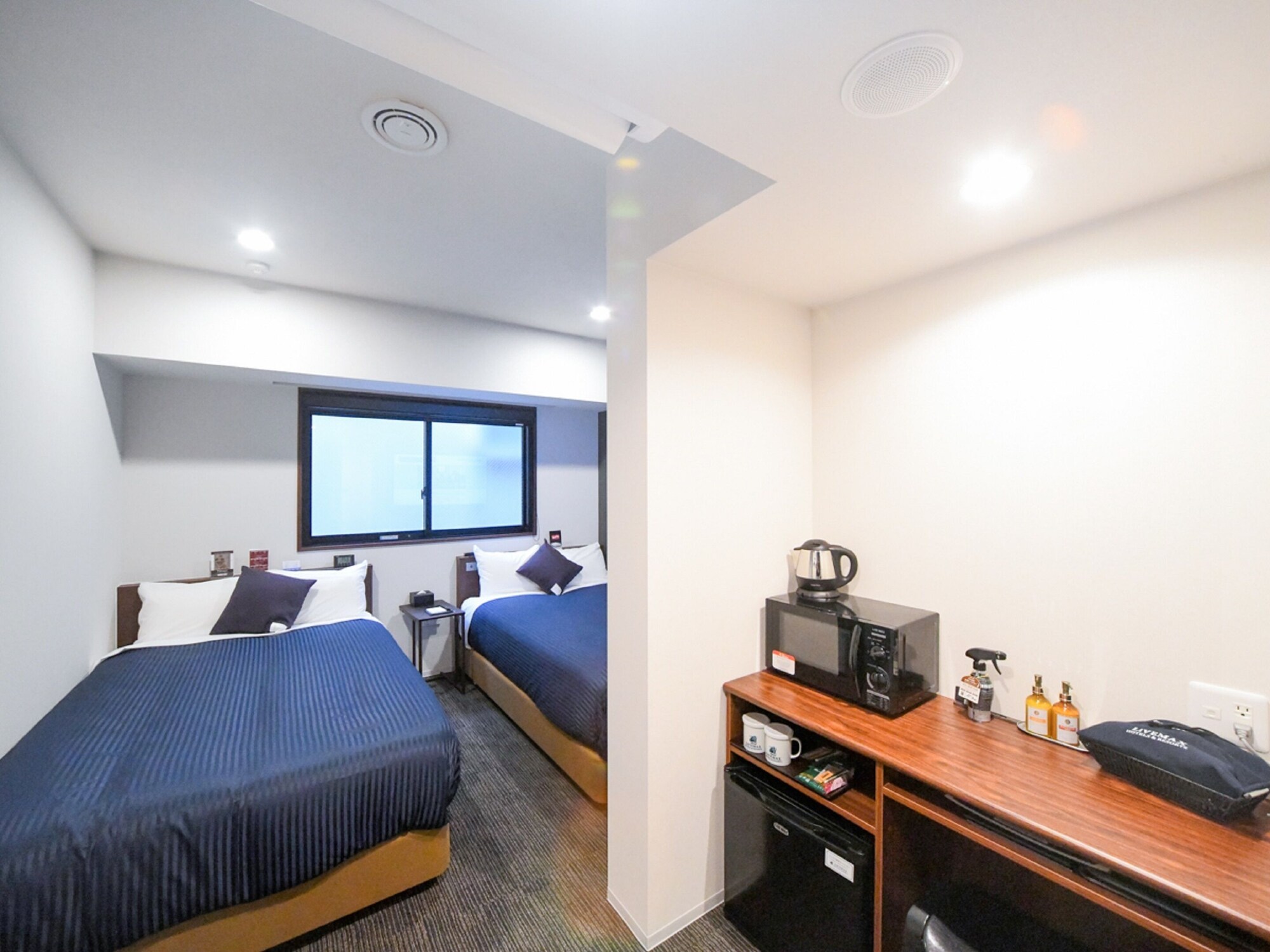 ROOM, TWIN BEDS, SMOKING
