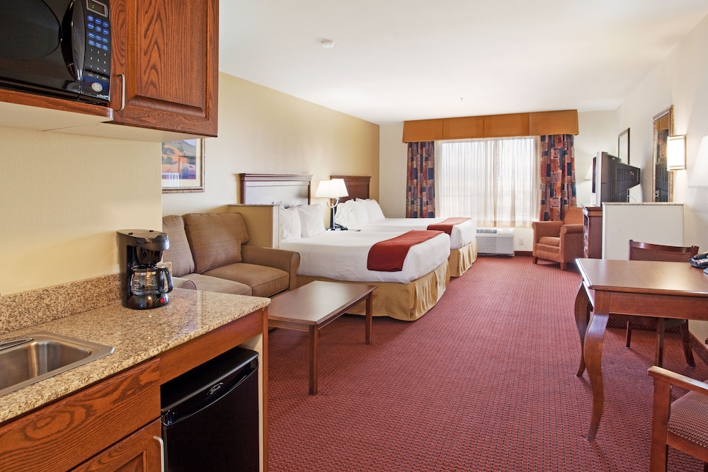 Holiday Inn Express Suites Tooele 35/52