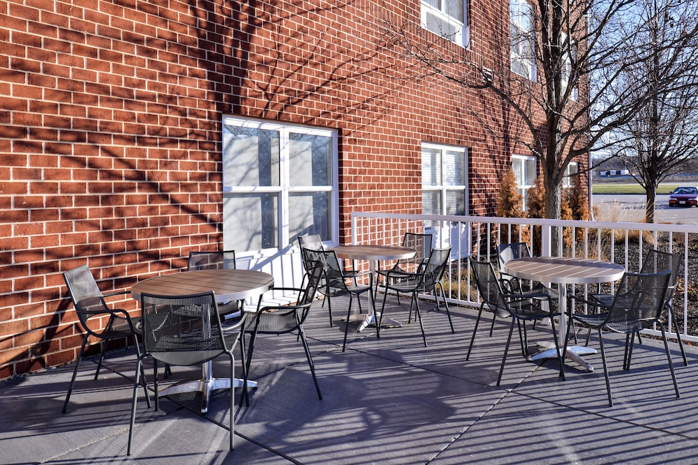 Holiday Inn Express Hotel & Suites St. Louis West-O Fallon 55/71