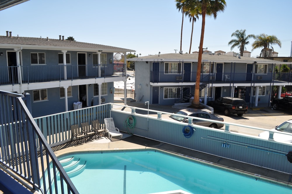 Salt Air Lodge 5/50