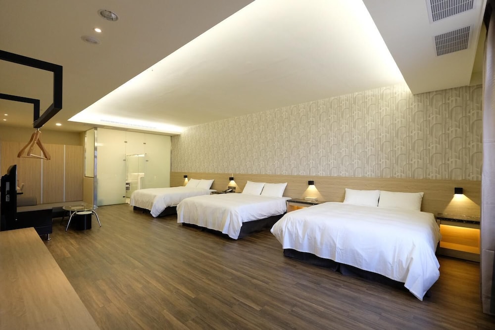 Yu Chun Hotel 12/40