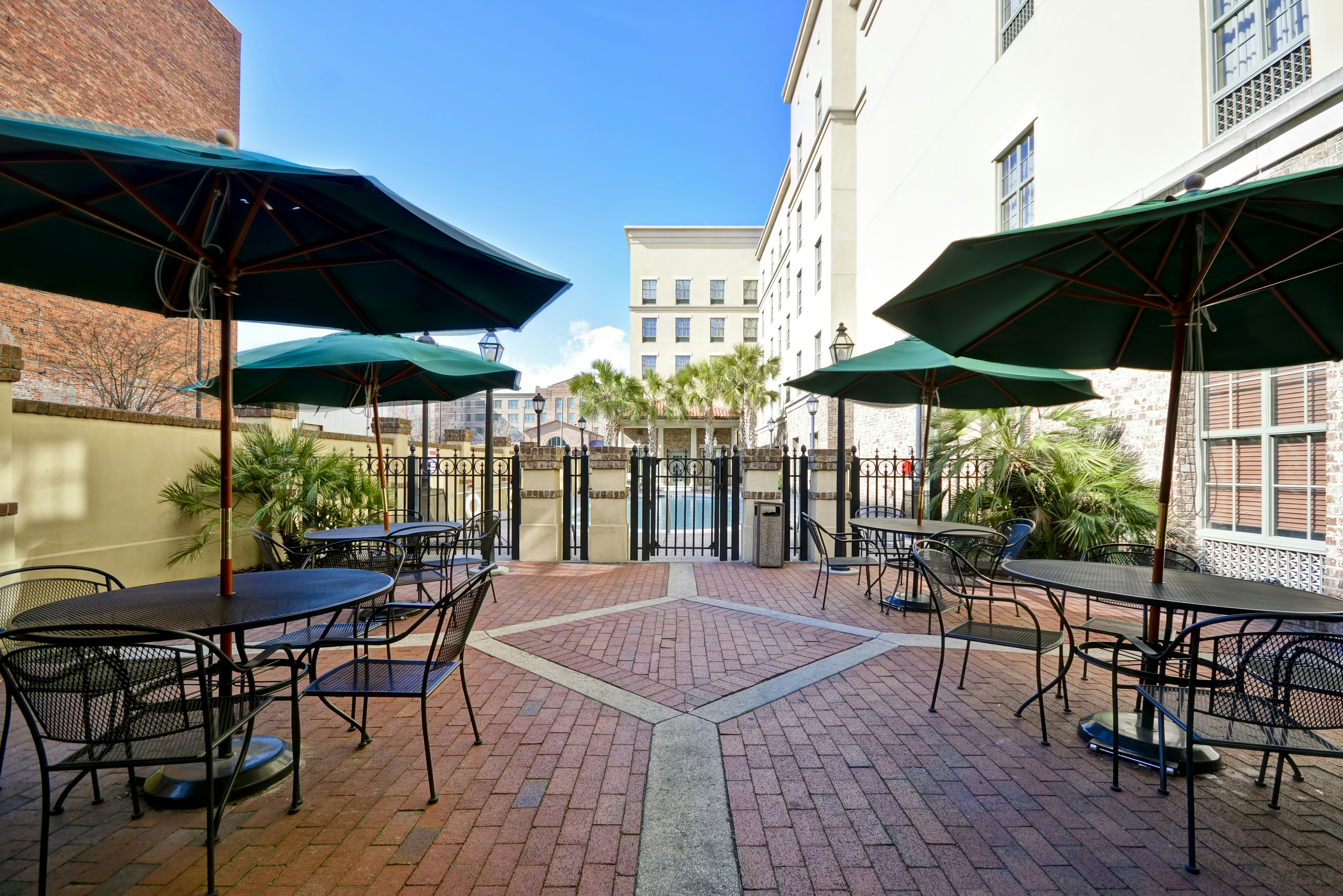 Hampton Inn and Suites Savannah Historic District 60/77