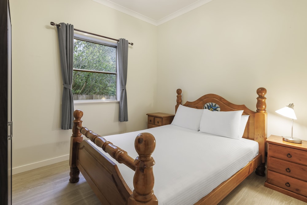 Lurline, Cottage, 2 Queen and Twin Beds