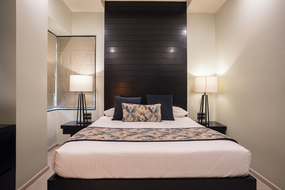 AR Suites Fontana Bay 11/39