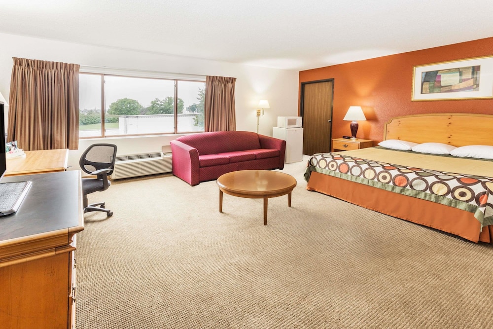 Super 8 by Wyndham Elgin 20/38