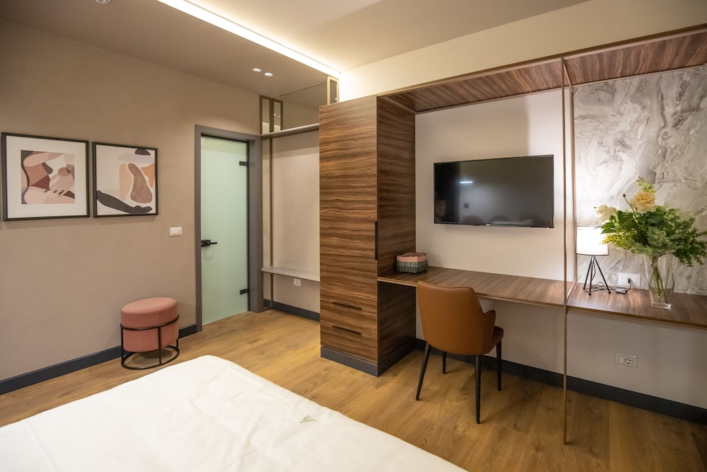Allure Boutique Hotel 37/44